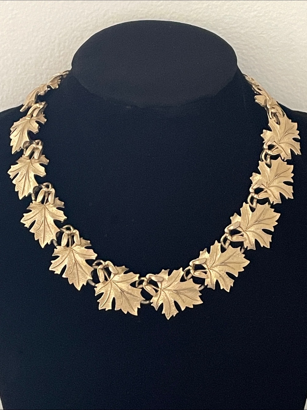 Gold Leaf-Link Women's Necklace - Refined Gold Leaf Design